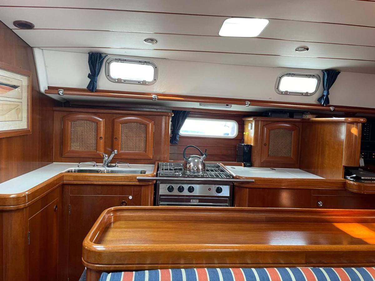 巴塞罗那 Beautiful And Comfortable Sailboat With Secure Parking Available酒店 外观 照片