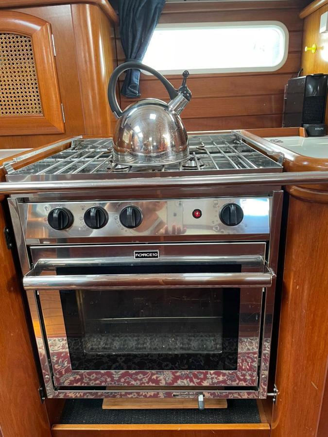 巴塞罗那 Beautiful And Comfortable Sailboat With Secure Parking Available酒店 外观 照片