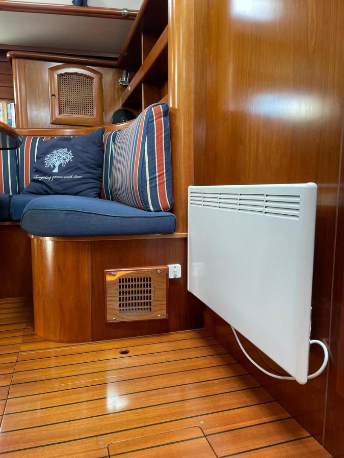 巴塞罗那 Beautiful And Comfortable Sailboat With Secure Parking Available酒店 外观 照片